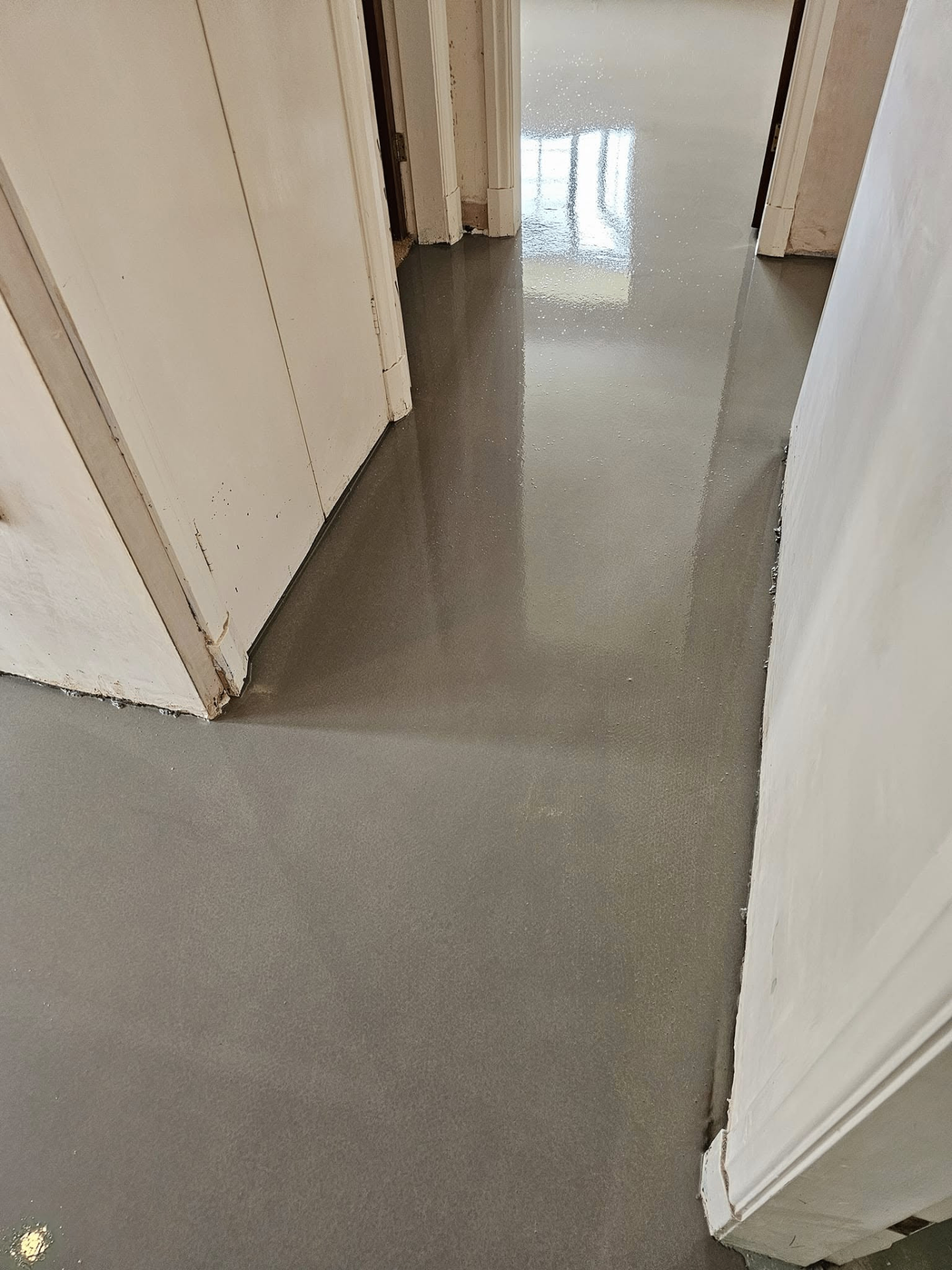 Floor after preparation - smooth levelled subfloor